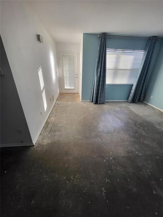 Active With Contract: $218,000 (2 beds, 2 baths, 1219 Square Feet)