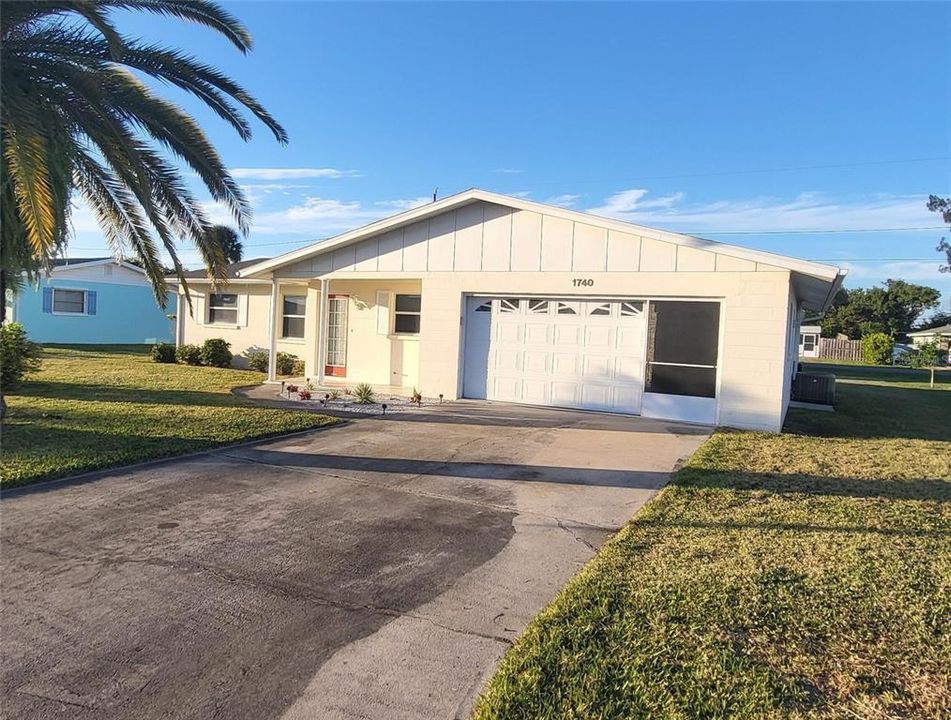 Active With Contract: $218,000 (2 beds, 2 baths, 1219 Square Feet)