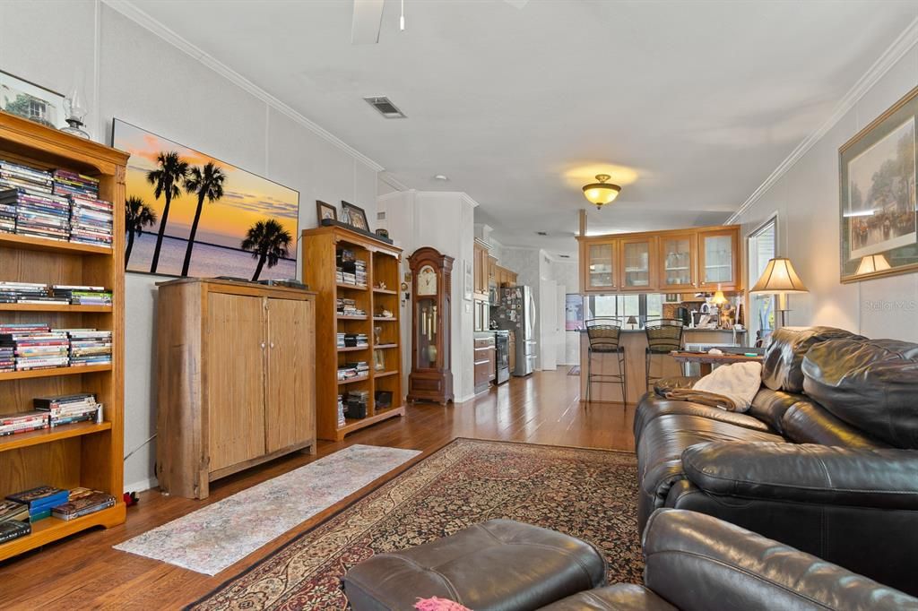 待售: $225,000 (2 贝兹, 2 浴室, 1134 平方英尺)