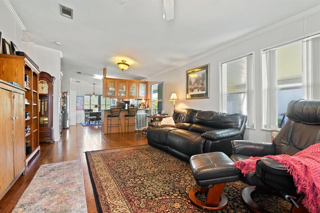 待售: $225,000 (2 贝兹, 2 浴室, 1134 平方英尺)