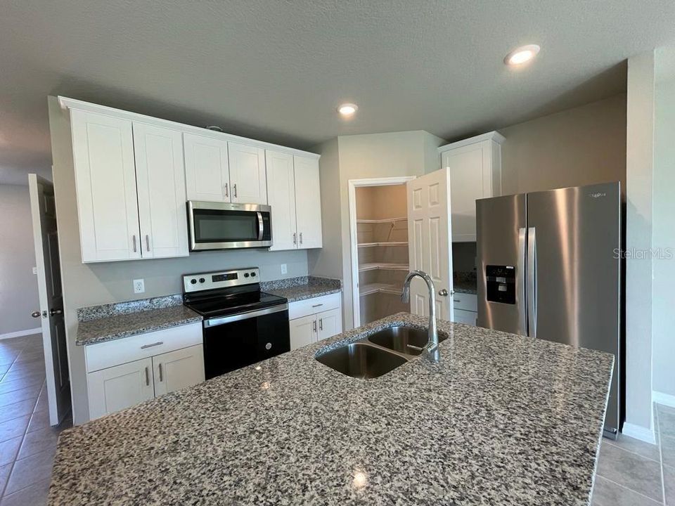 出租: $1,950 (3 贝兹, 2 浴室, 1496 平方英尺)