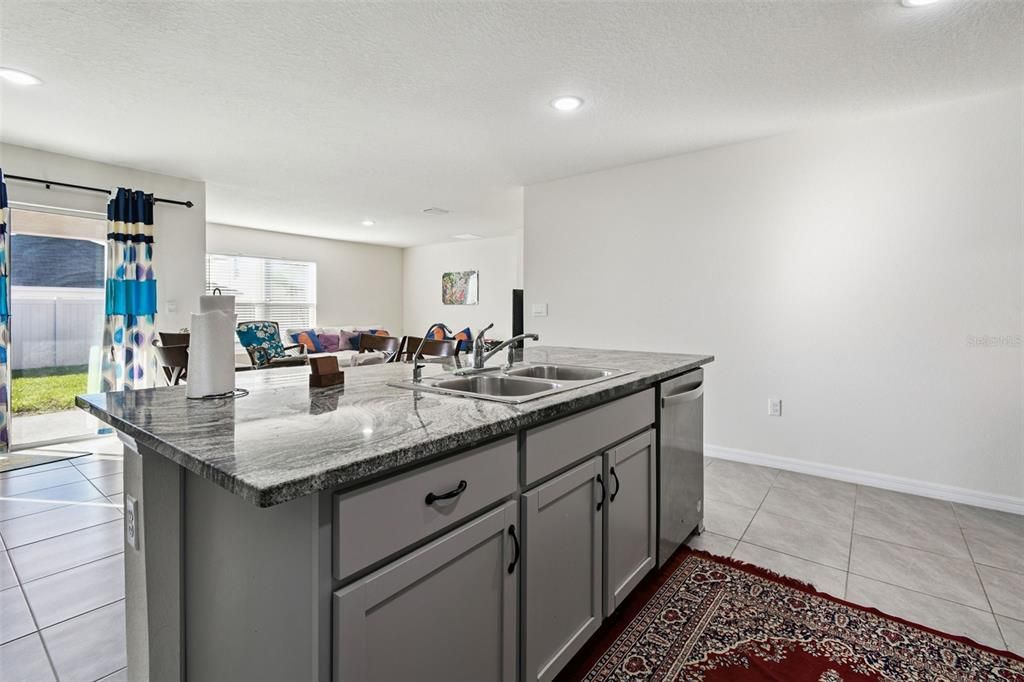 En Venta: $440,000 (4 camas, 2 baños, 1846 Pies cuadrados)