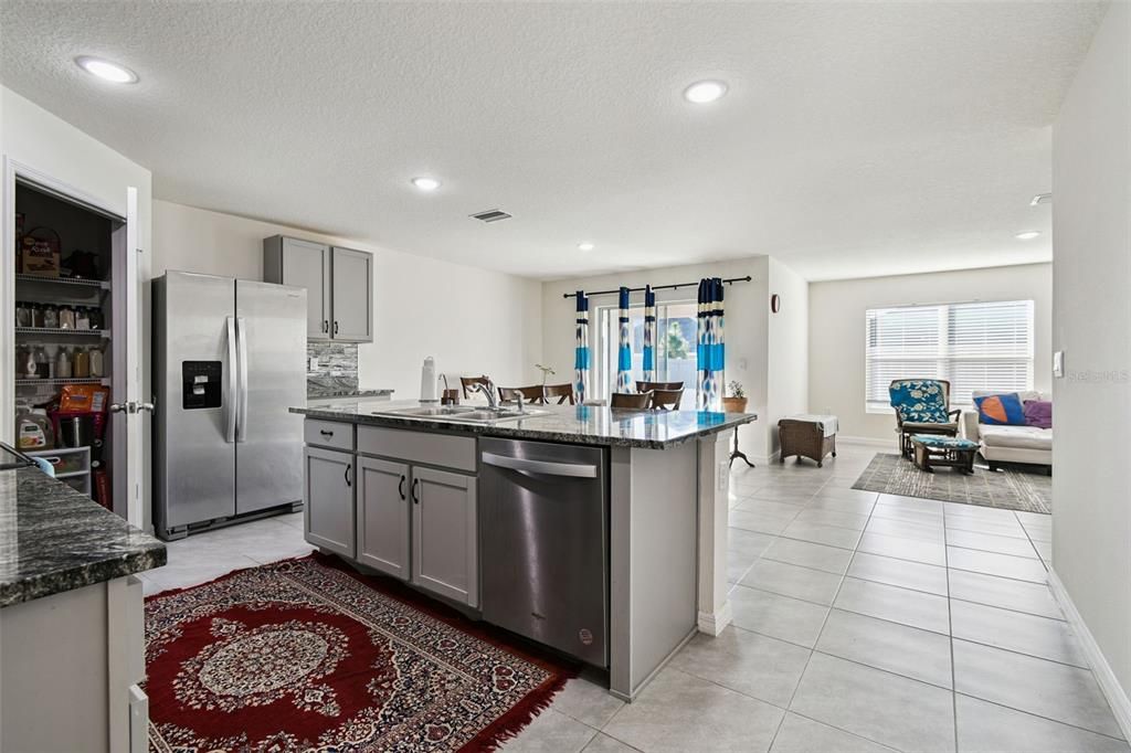 En Venta: $440,000 (4 camas, 2 baños, 1846 Pies cuadrados)