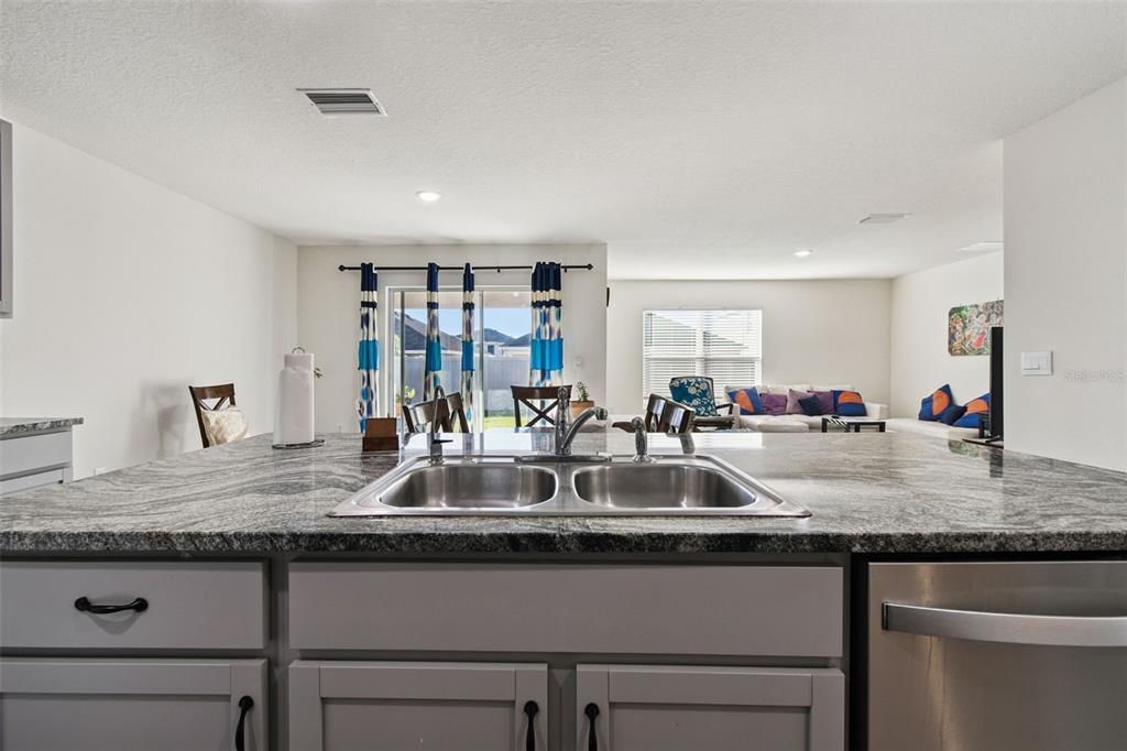 En Venta: $440,000 (4 camas, 2 baños, 1846 Pies cuadrados)