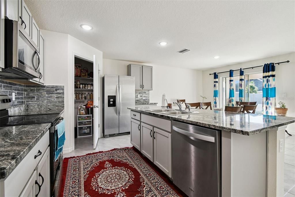 En Venta: $440,000 (4 camas, 2 baños, 1846 Pies cuadrados)