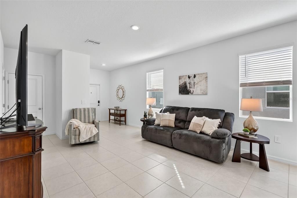 На продажу: $245,000 (2 спален, 2 ванн, 1540 Квадратных фут)