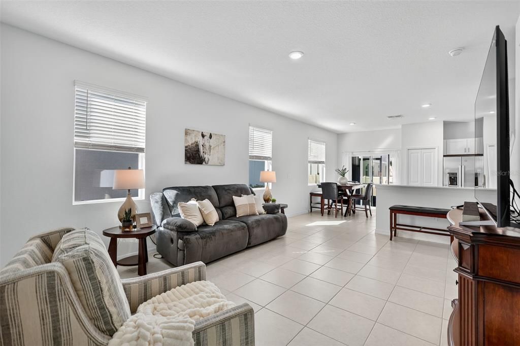 На продажу: $245,000 (2 спален, 2 ванн, 1540 Квадратных фут)