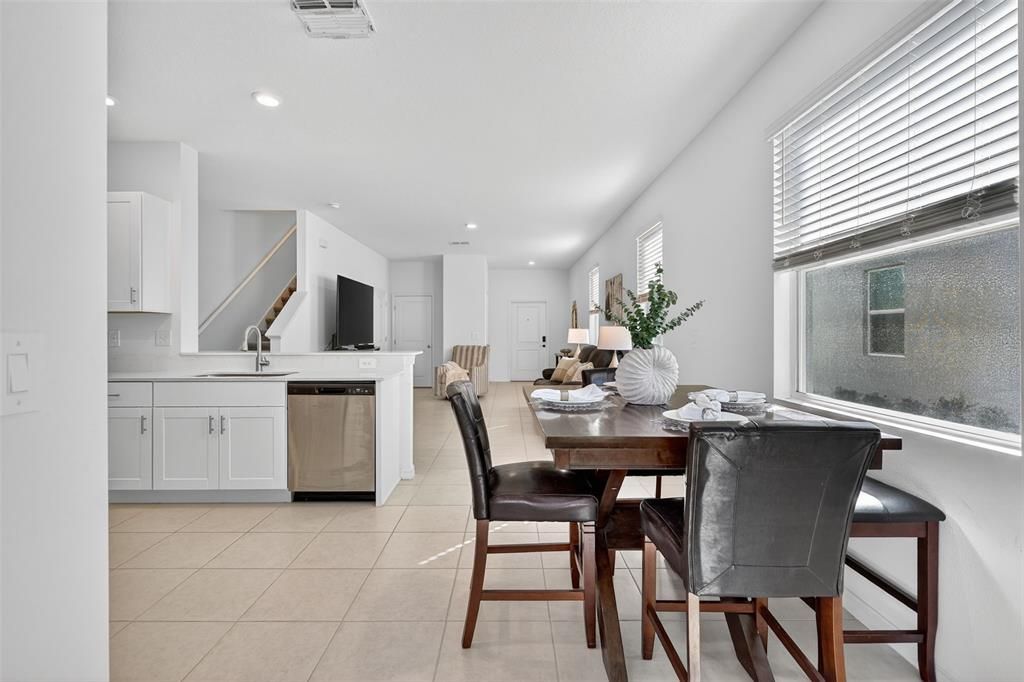 На продажу: $245,000 (2 спален, 2 ванн, 1540 Квадратных фут)