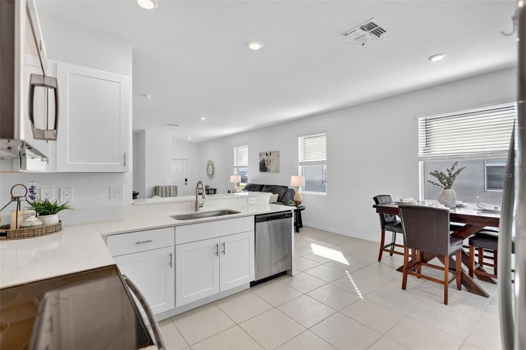 На продажу: $245,000 (2 спален, 2 ванн, 1540 Квадратных фут)