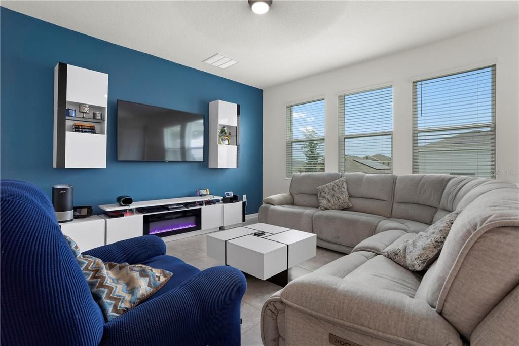 For Rent: $2,395 (4 beds, 2 baths, 1884 Square Feet)