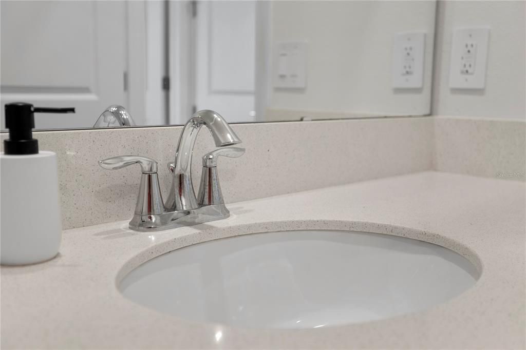 For Rent: $2,395 (4 beds, 2 baths, 1884 Square Feet)