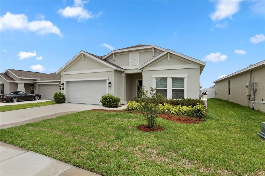 For Rent: $2,395 (4 beds, 2 baths, 1884 Square Feet)