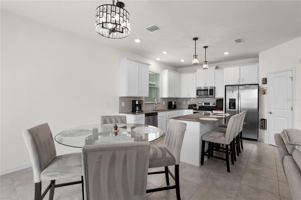 For Rent: $2,395 (4 beds, 2 baths, 1884 Square Feet)