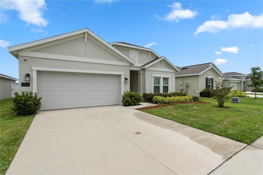 For Rent: $2,395 (4 beds, 2 baths, 1884 Square Feet)