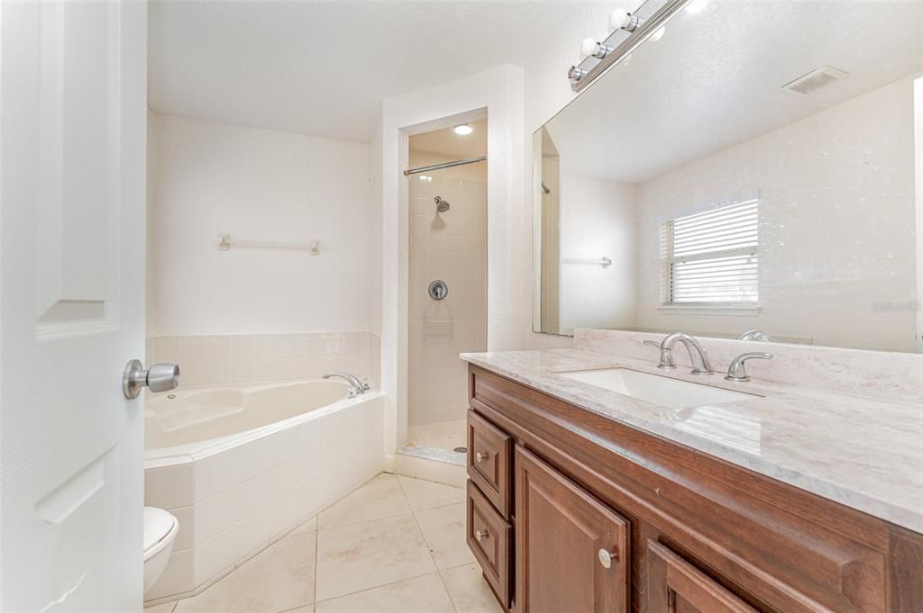 For Sale: $284,999 (4 beds, 2 baths, 1668 Square Feet)