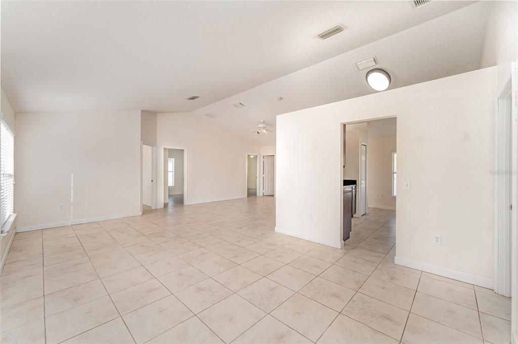 For Sale: $284,999 (4 beds, 2 baths, 1668 Square Feet)