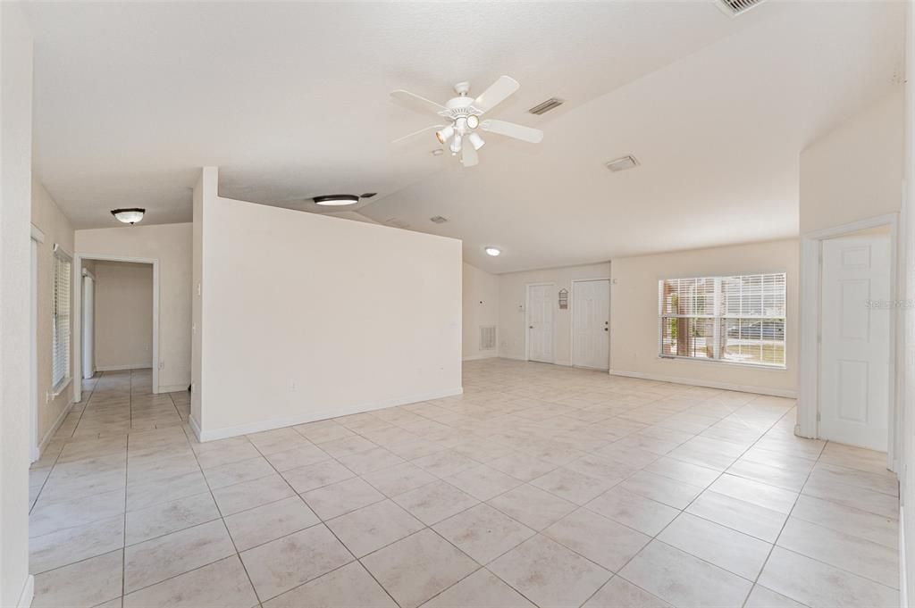 For Sale: $284,999 (4 beds, 2 baths, 1668 Square Feet)