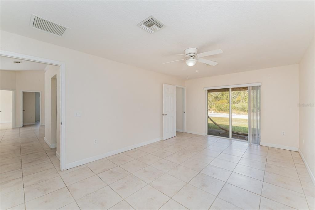 For Sale: $284,999 (4 beds, 2 baths, 1668 Square Feet)