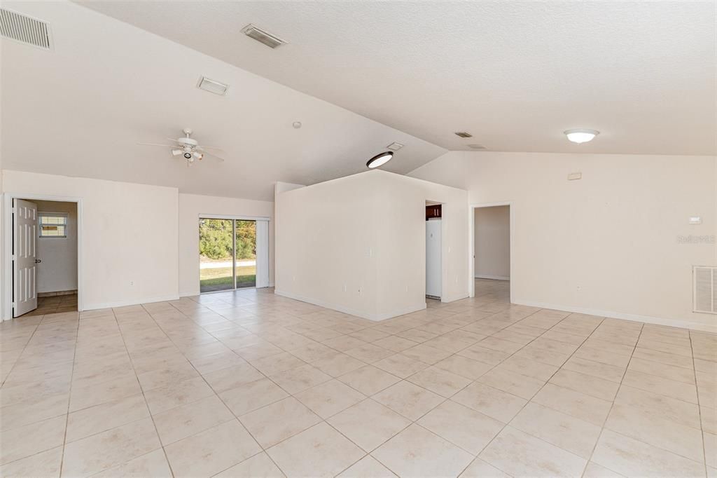 For Sale: $284,999 (4 beds, 2 baths, 1668 Square Feet)