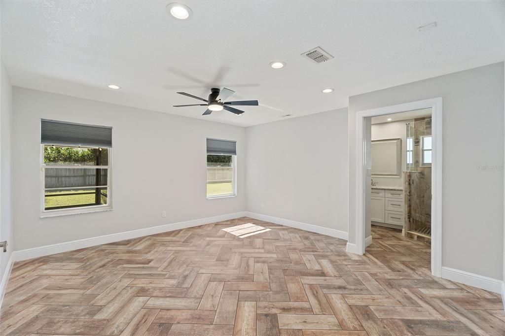 Active With Contract: $394,000 (4 beds, 2 baths, 1539 Square Feet)