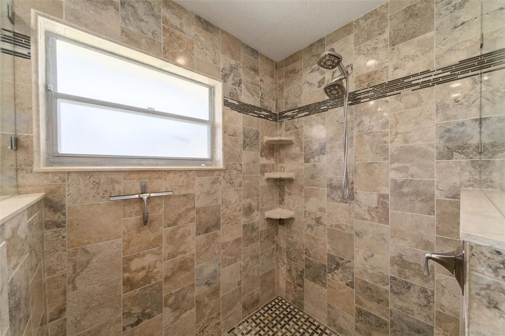 Active With Contract: $394,000 (4 beds, 2 baths, 1539 Square Feet)