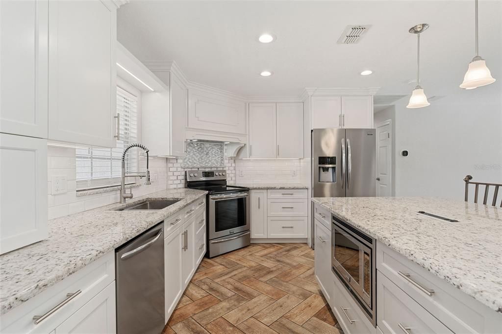 Active With Contract: $394,000 (4 beds, 2 baths, 1539 Square Feet)