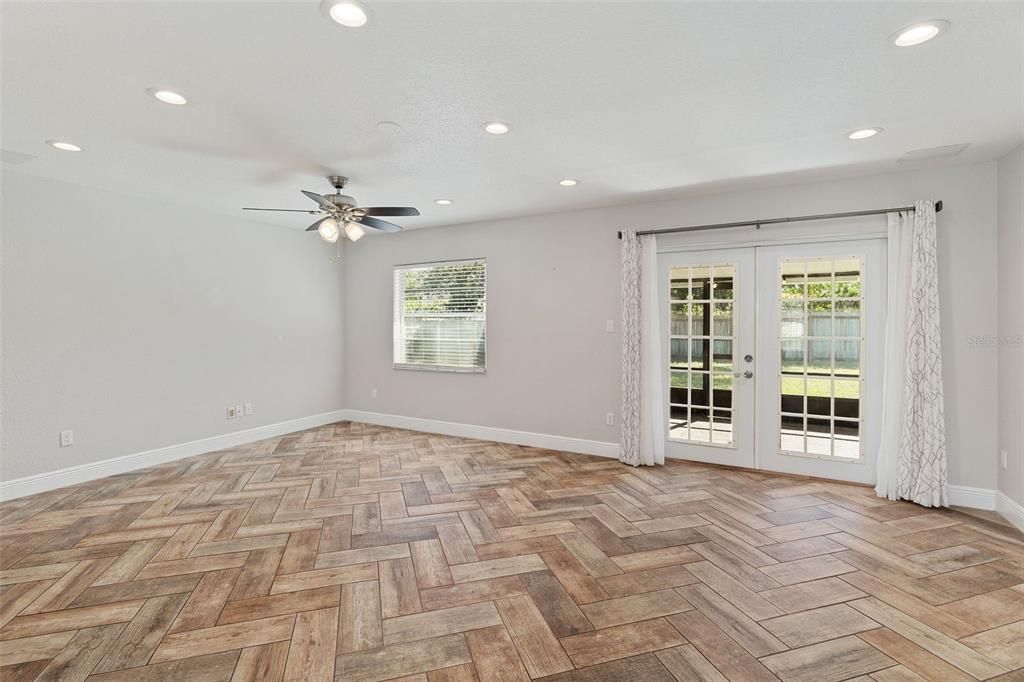 Active With Contract: $394,000 (4 beds, 2 baths, 1539 Square Feet)