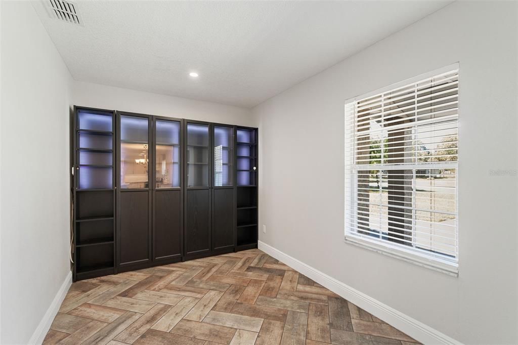 Active With Contract: $394,000 (4 beds, 2 baths, 1539 Square Feet)