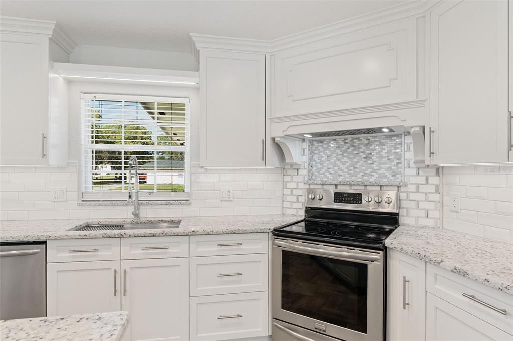 Active With Contract: $394,000 (4 beds, 2 baths, 1539 Square Feet)