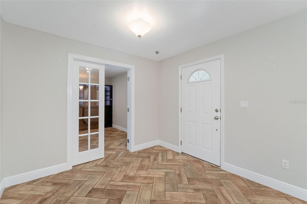 Active With Contract: $394,000 (4 beds, 2 baths, 1539 Square Feet)