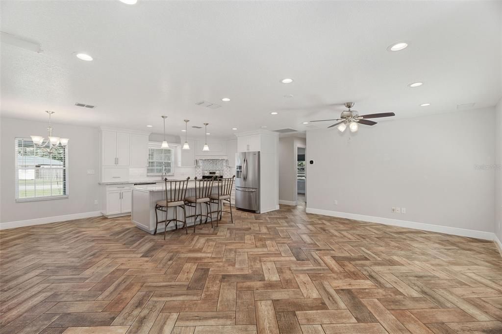 Active With Contract: $394,000 (4 beds, 2 baths, 1539 Square Feet)