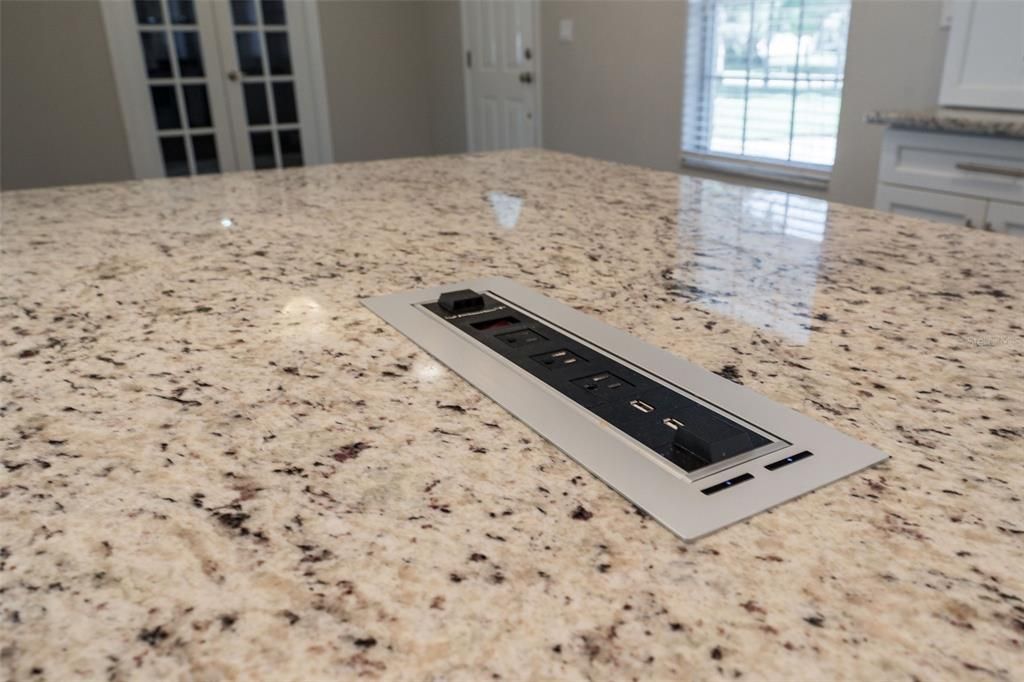 Active With Contract: $394,000 (4 beds, 2 baths, 1539 Square Feet)