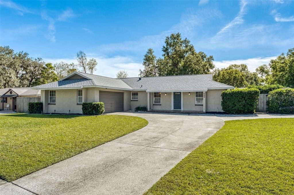 Active With Contract: $394,000 (4 beds, 2 baths, 1539 Square Feet)