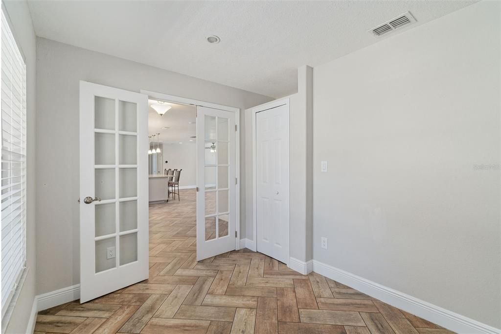 Active With Contract: $394,000 (4 beds, 2 baths, 1539 Square Feet)