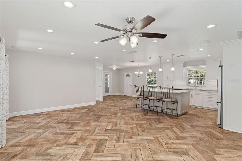 Active With Contract: $394,000 (4 beds, 2 baths, 1539 Square Feet)