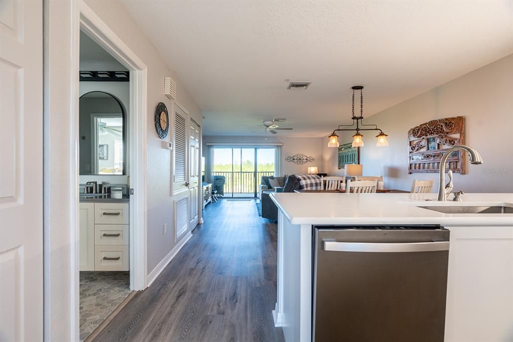 待售: $585,000 (2 贝兹, 2 浴室, 1126 平方英尺)