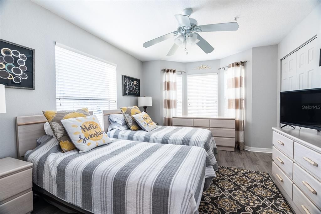 待售: $585,000 (2 贝兹, 2 浴室, 1126 平方英尺)