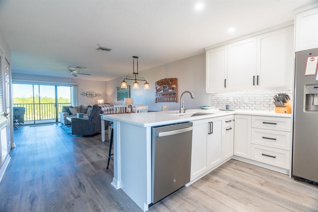 待售: $585,000 (2 贝兹, 2 浴室, 1126 平方英尺)