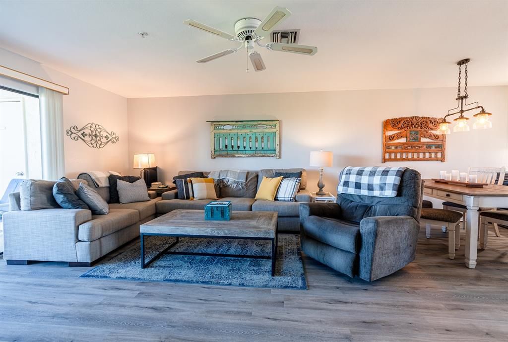 待售: $585,000 (2 贝兹, 2 浴室, 1126 平方英尺)