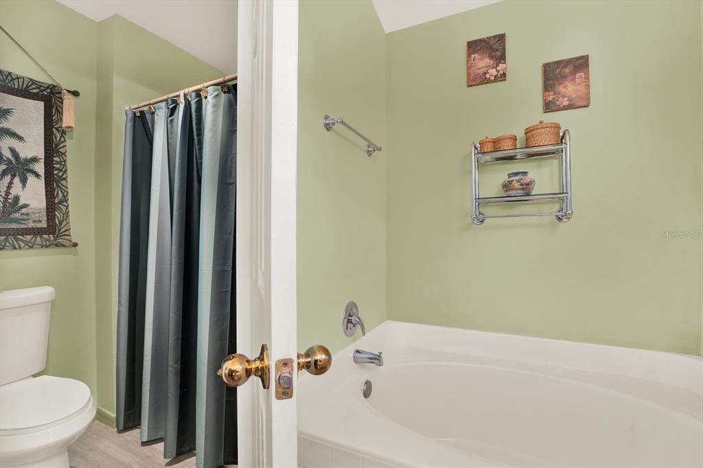 合同活跃: $339,900 (3 贝兹, 2 浴室, 1487 平方英尺)