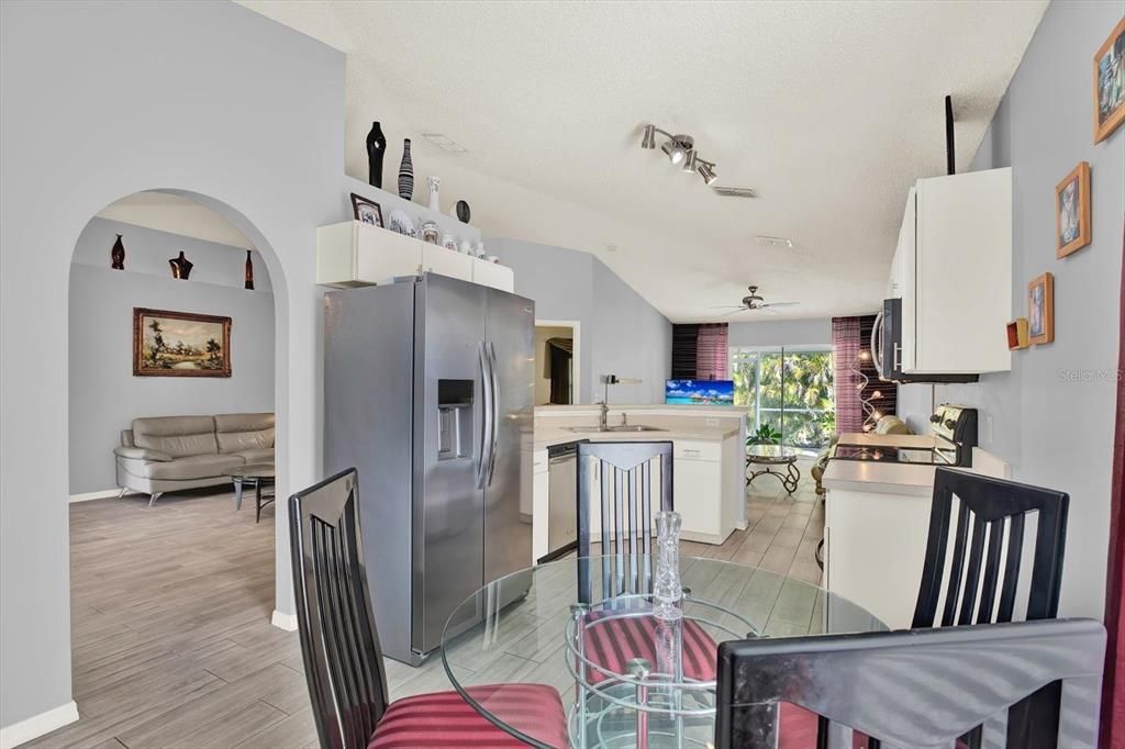 合同活跃: $339,900 (3 贝兹, 2 浴室, 1487 平方英尺)