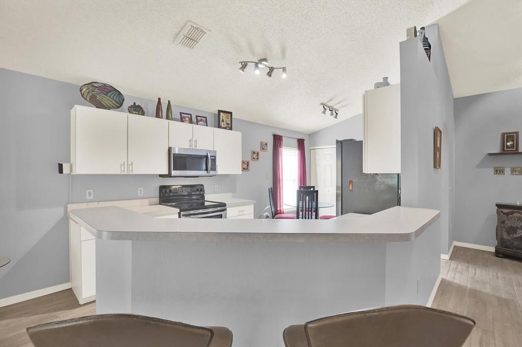 合同活跃: $339,900 (3 贝兹, 2 浴室, 1487 平方英尺)