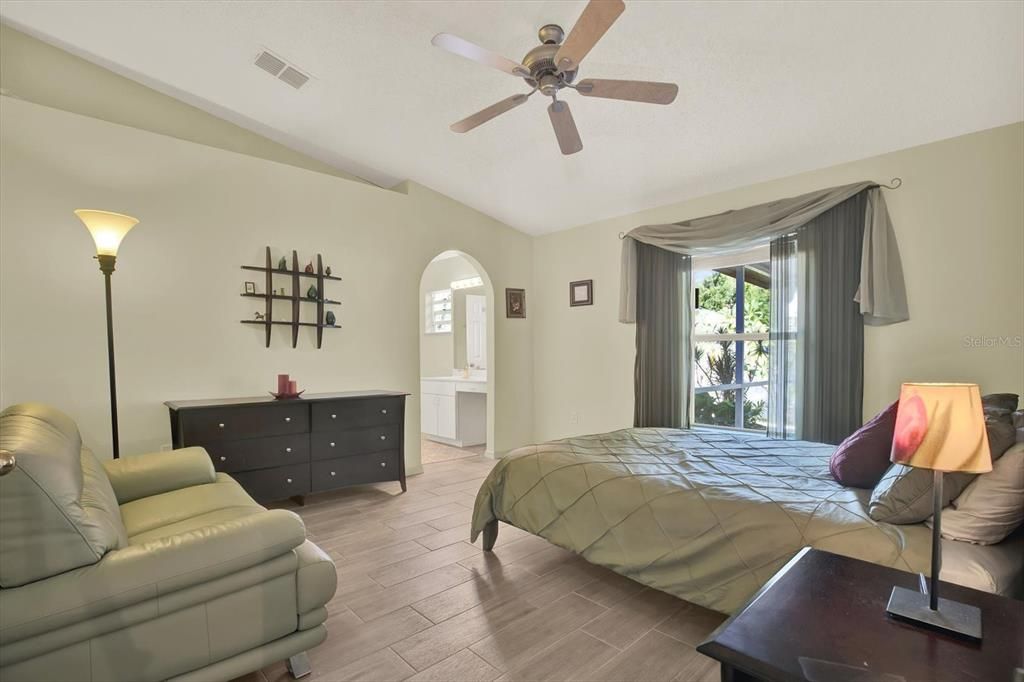 合同活跃: $339,900 (3 贝兹, 2 浴室, 1487 平方英尺)