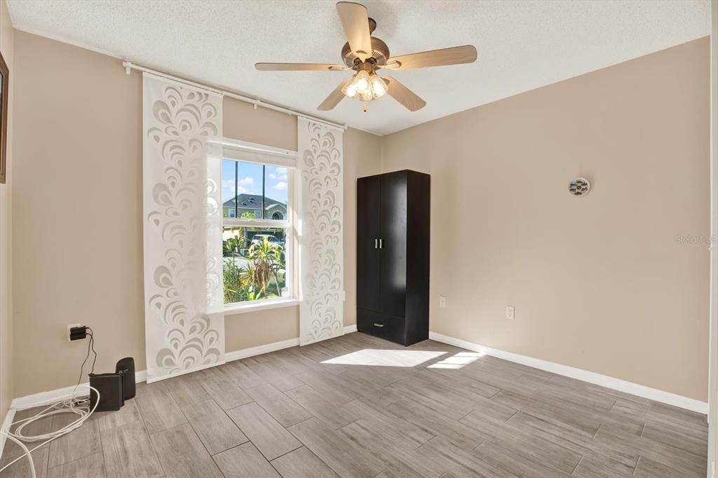 合同活跃: $339,900 (3 贝兹, 2 浴室, 1487 平方英尺)