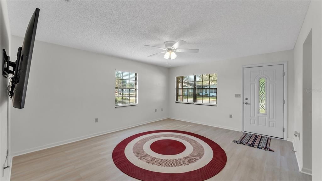 En Venta: $225,000 (3 camas, 2 baños, 1120 Pies cuadrados)