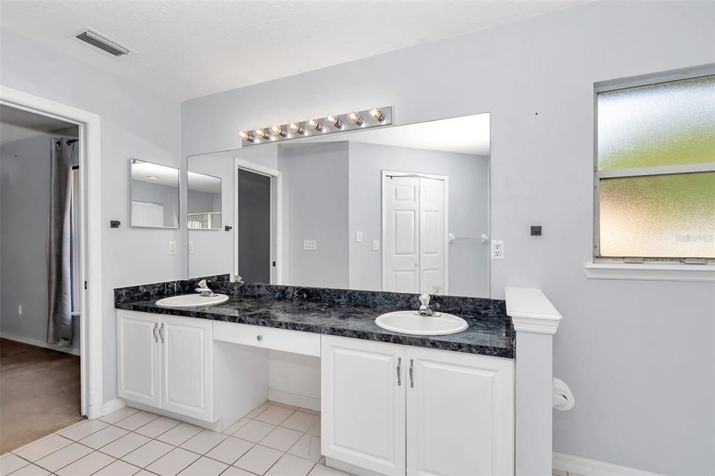 En Venta: $390,000 (3 camas, 3 baños, 2314 Pies cuadrados)