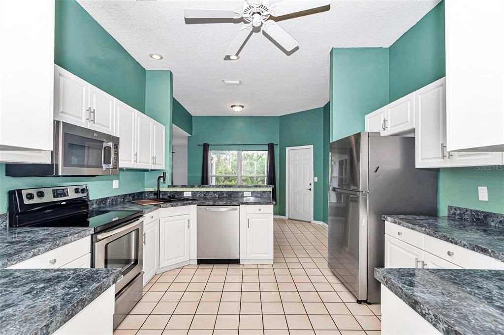 En Venta: $390,000 (3 camas, 3 baños, 2314 Pies cuadrados)