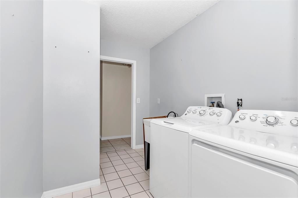 En Venta: $390,000 (3 camas, 3 baños, 2314 Pies cuadrados)