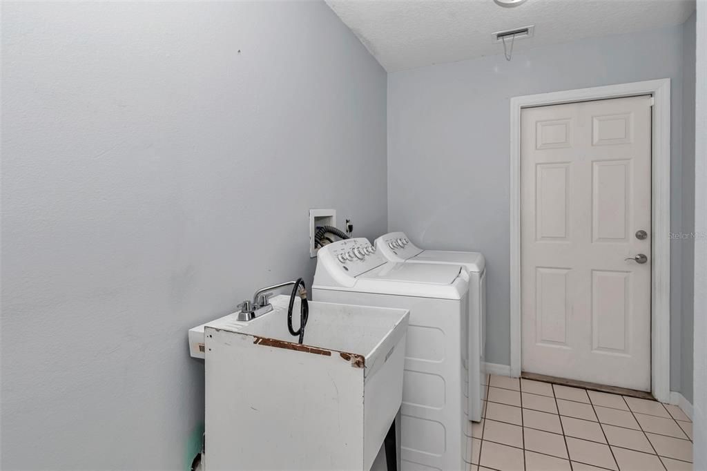 En Venta: $390,000 (3 camas, 3 baños, 2314 Pies cuadrados)