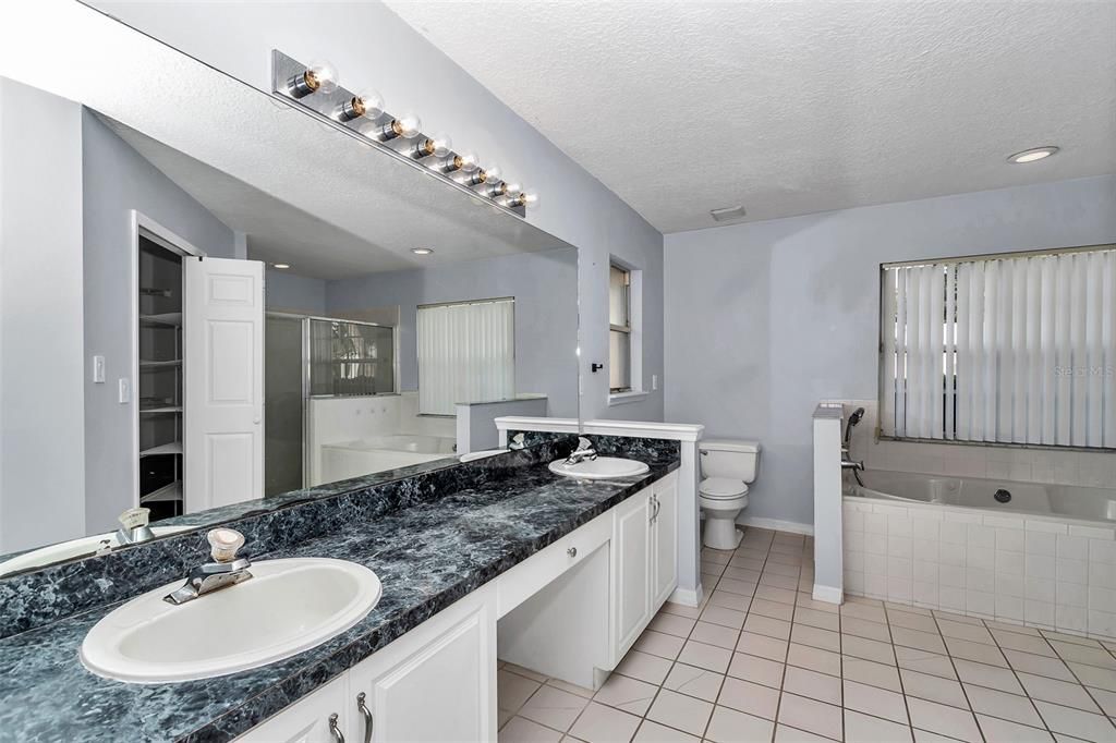 En Venta: $390,000 (3 camas, 3 baños, 2314 Pies cuadrados)